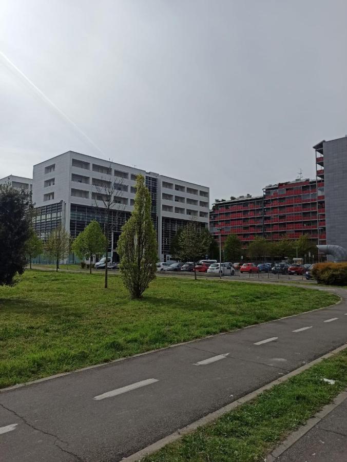 Llhome Bologna Elegante Monolocale Ristrutturato Con Posto Auto Coperto Kültér fotó