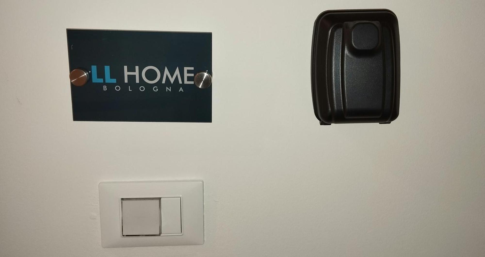 Llhome Bologna Elegante Monolocale Ristrutturato Con Posto Auto Coperto Kültér fotó
